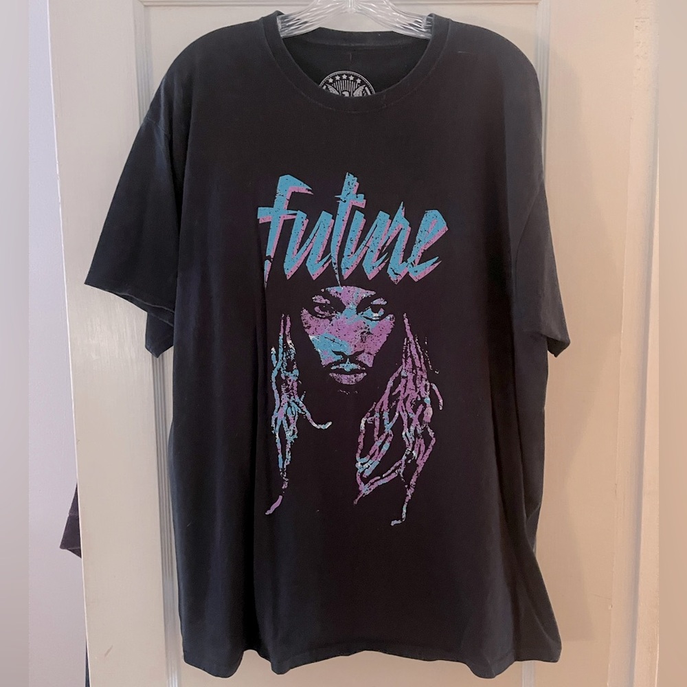 Future Graphic Tee Size XL